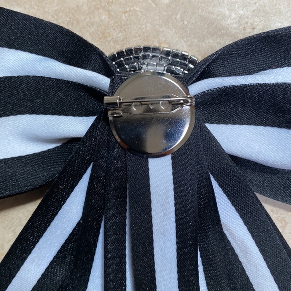 Elegant Bow Accent Black and White - Picture 5 of 6